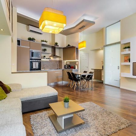 Spacious & Stylish Apartment In Downtown 부다페스트 외부 사진