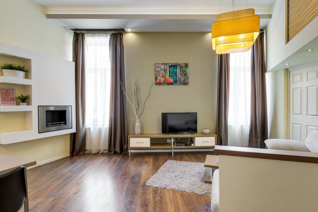 Spacious & Stylish Apartment In Downtown 부다페스트 외부 사진