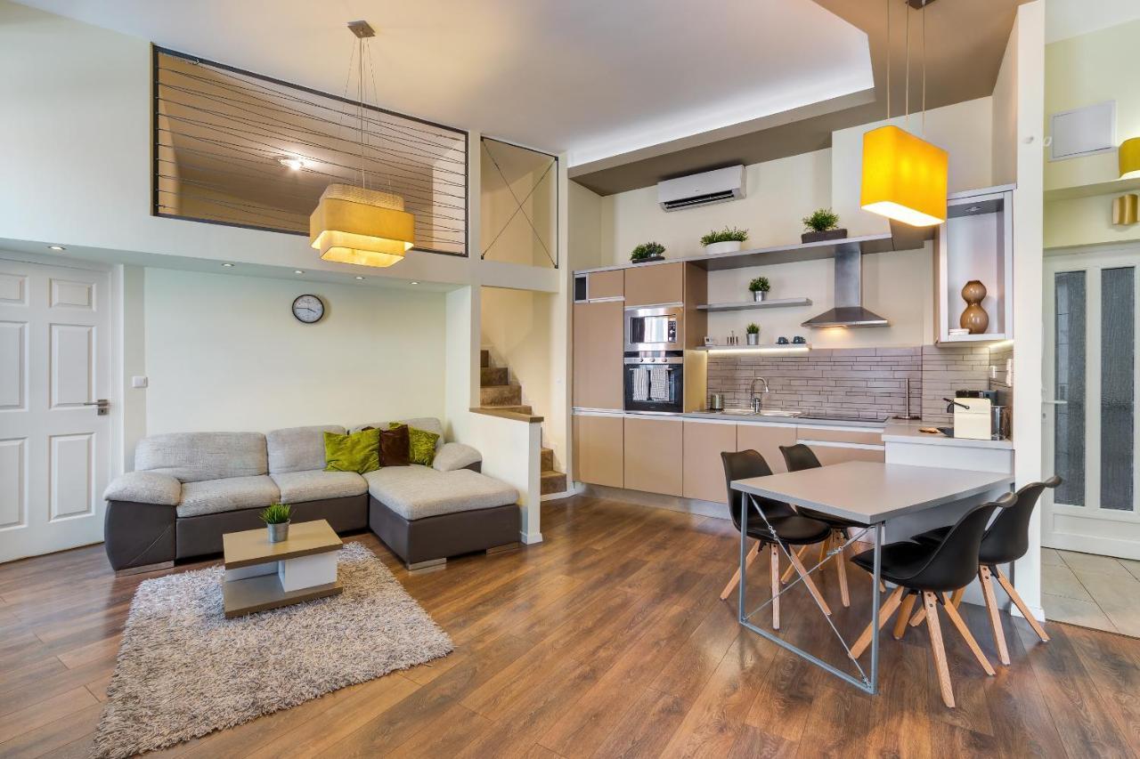 Spacious & Stylish Apartment In Downtown 부다페스트 외부 사진