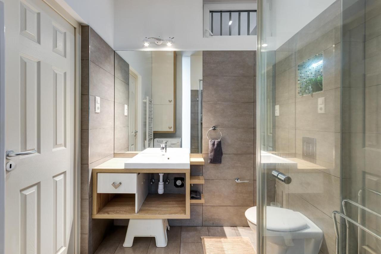 Spacious & Stylish Apartment In Downtown 부다페스트 외부 사진