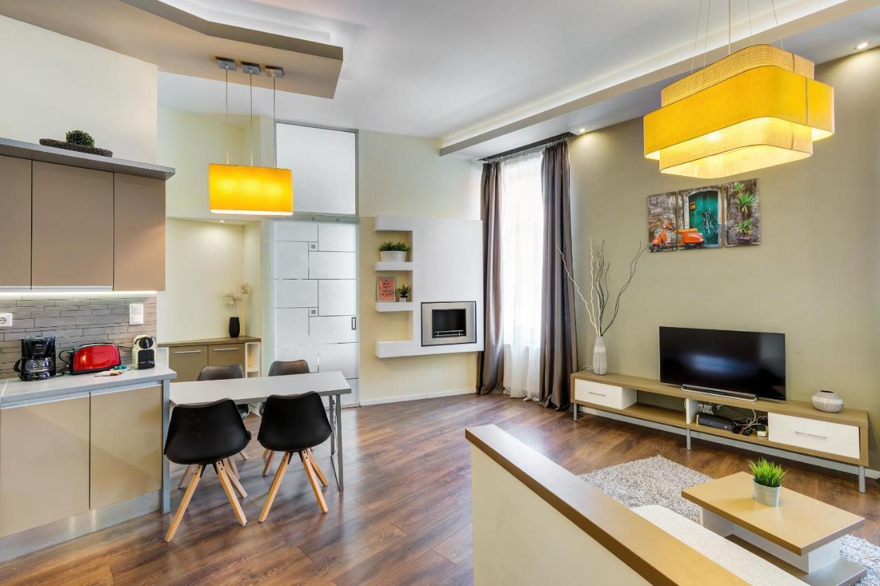 Spacious & Stylish Apartment In Downtown 부다페스트 외부 사진