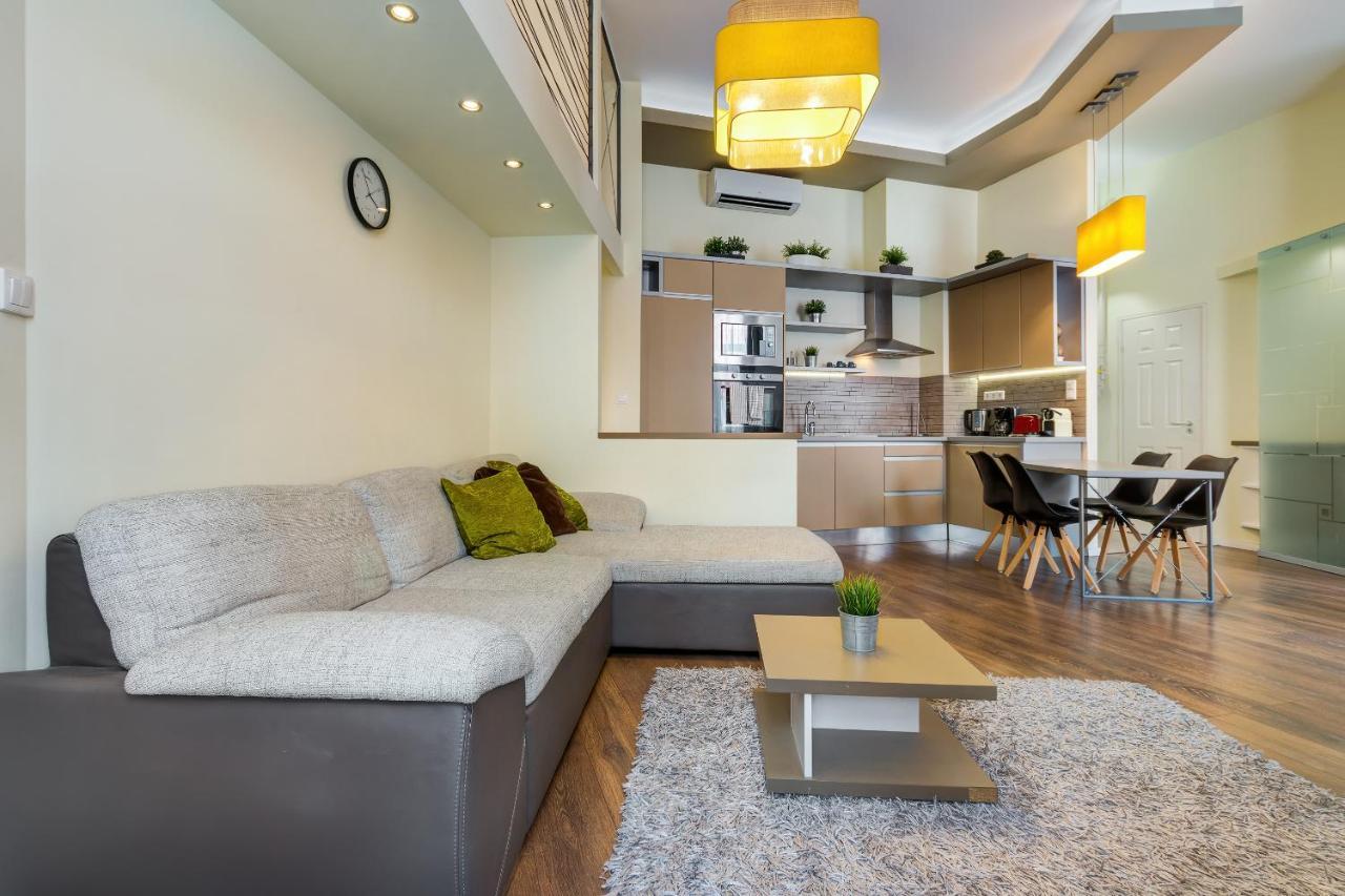 Spacious & Stylish Apartment In Downtown 부다페스트 외부 사진